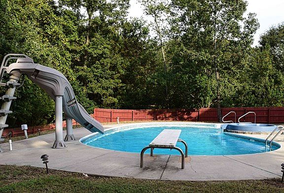 3rd image of 310 Clay Brook Drive