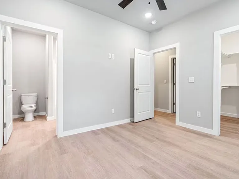 275 N Hunter St — Photo 7