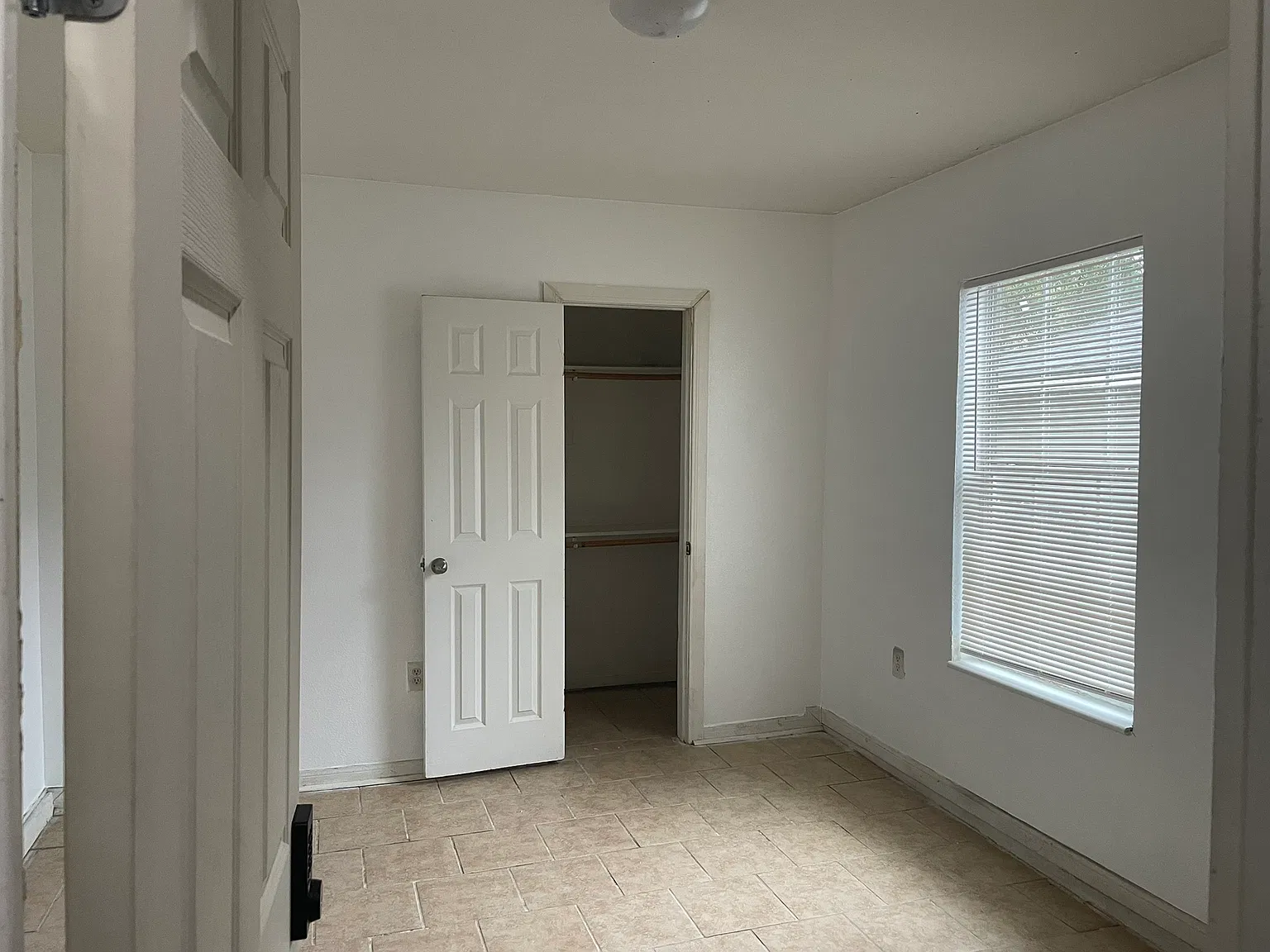5 bed, 1244 sqft, $775 — Photo 4