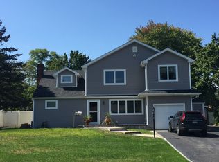 12 Laurel Ln, Commack, NY 11725