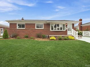 2732 Webster St, Trenton, MI 48183