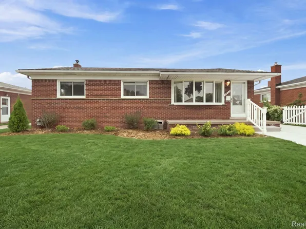 2732 Webster St, Trenton, MI 48183