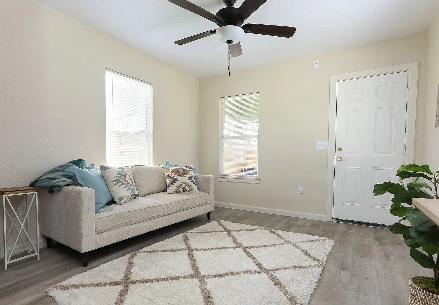 1 bed, 1204 sqft, $940 — Photo 3