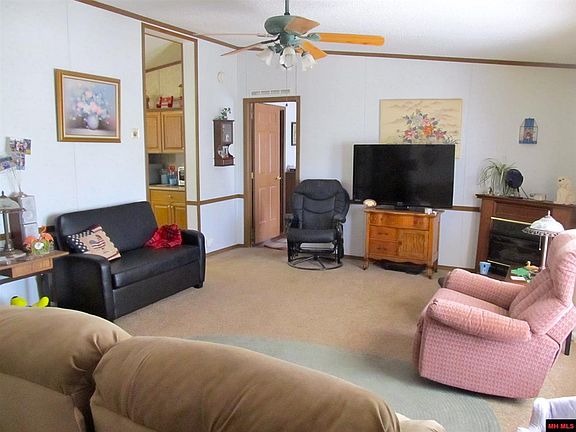 4th image of 18 Bragg Ln