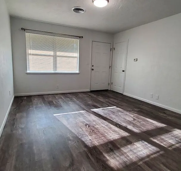2018 Cherokee Ln — Photo 2