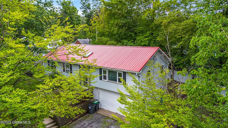 2nd image of 118 Overlook Drive