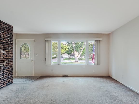 4th image of 7478 Montana St