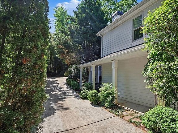 5th image of 303 Sycamore Dr