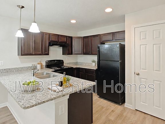4th image of 681 Melba St