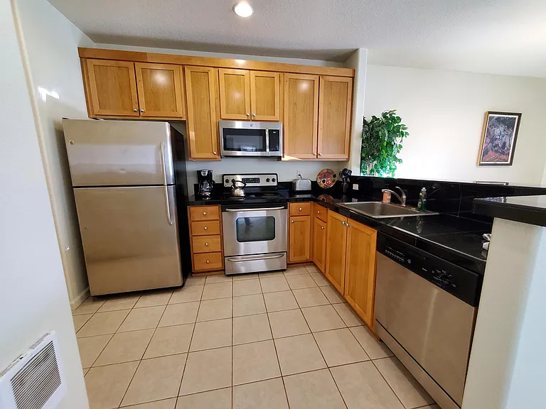1120 SW 170th Ave #101 — Photo 3