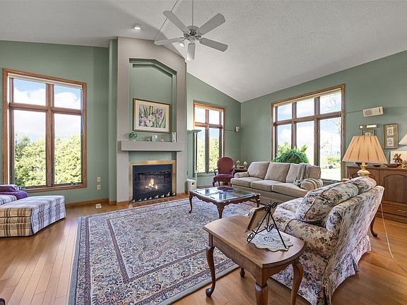 5th image of 5810 Sanden Rd NE