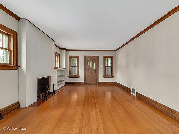 3rd image of 307 Hawthorne Blvd