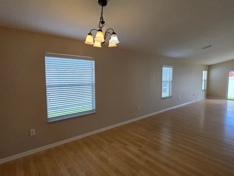 4900 NE 123rd Ln — Photo 8