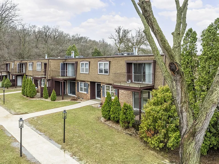 Woodland Reserve Apartments — Photo 2