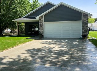 545 4th St, Hampton, NE 68843