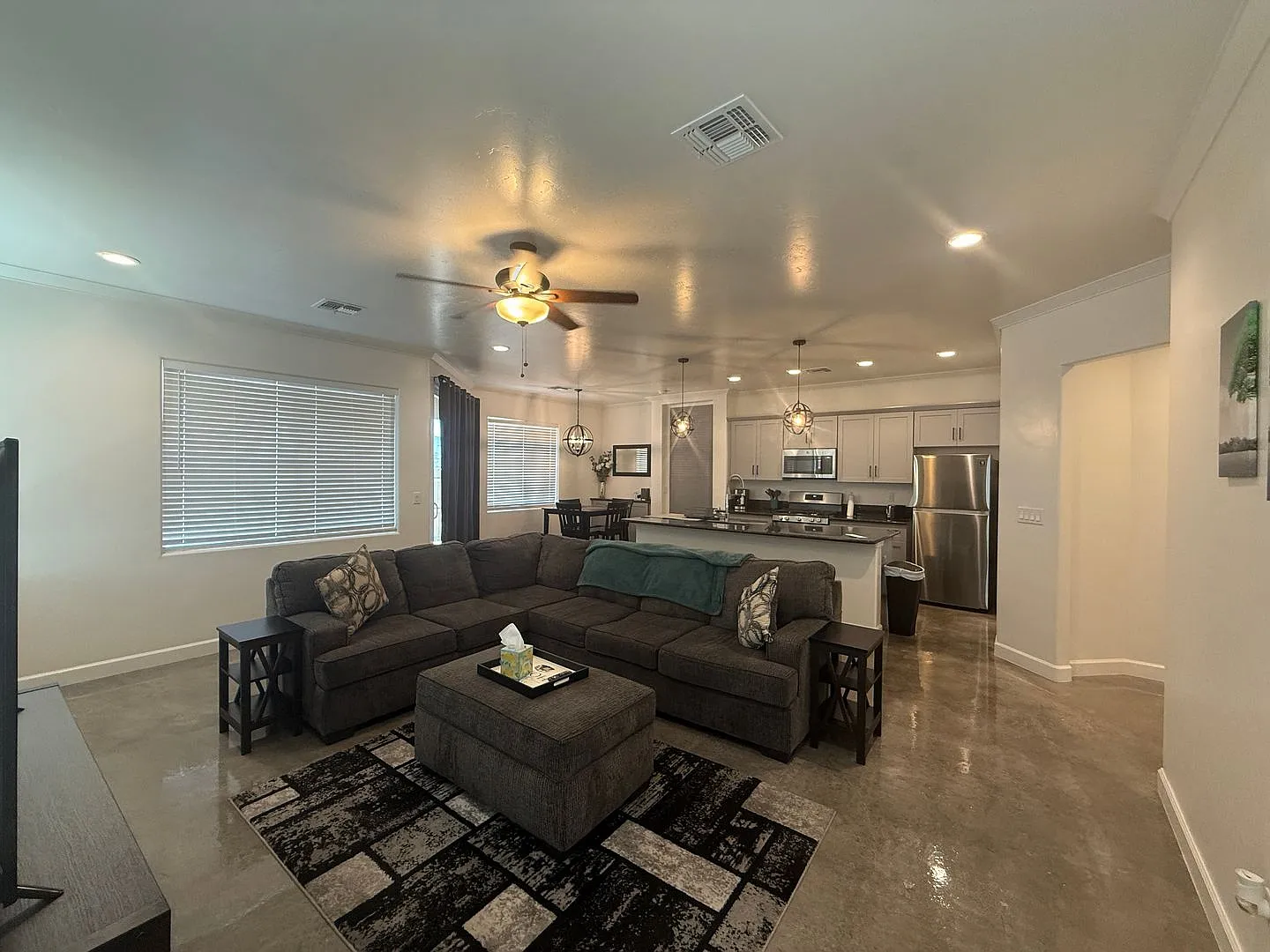 2 Bedroom 1 Bathroom Fully Furnished Home — Photo 3