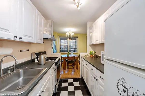 Sold by RIVERTOWN ROSE INC | media 5