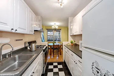 Sold by RIVERTOWN ROSE INC