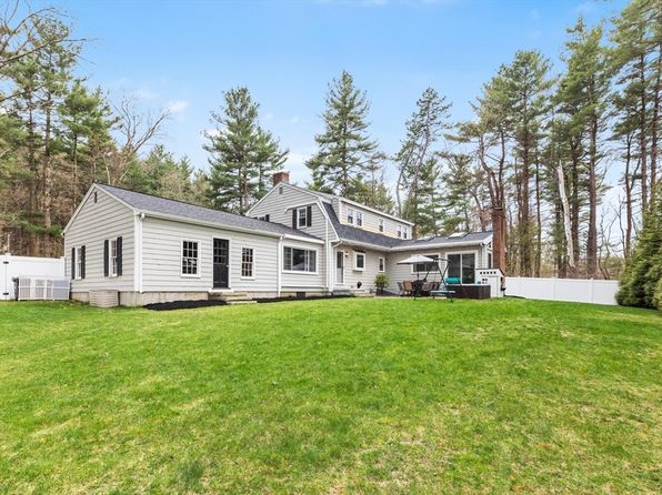 89 Haggetts Pond Rd, Andover, MA 01810