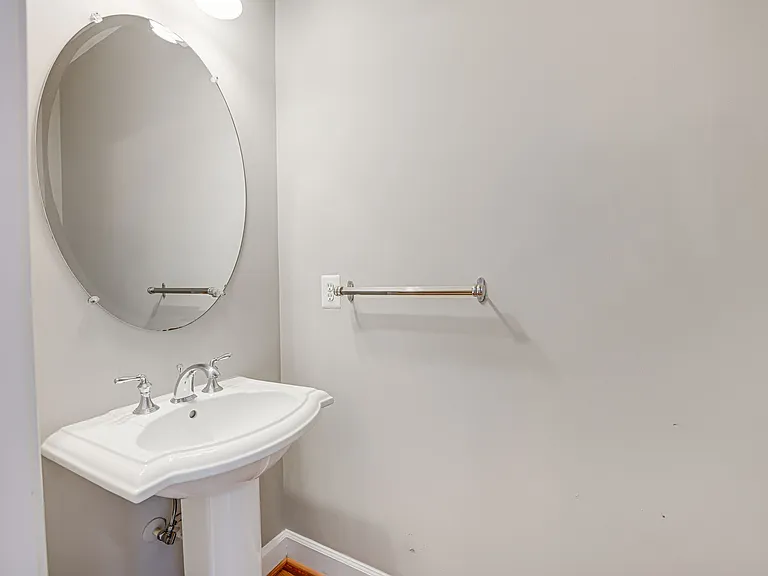 2608 S Kenmore Ct — Photo 17