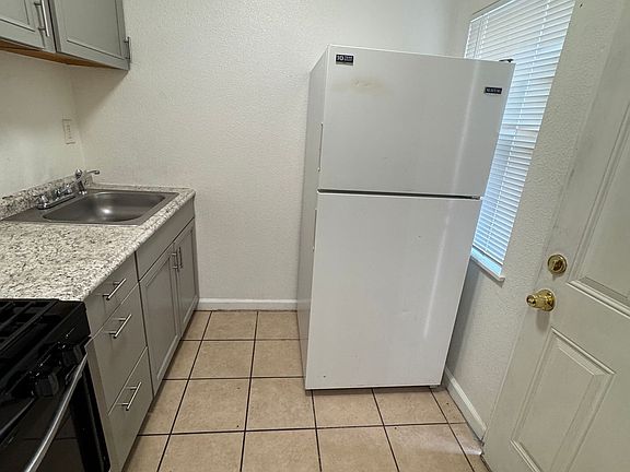 5th image of 416 1/2 N School St #2