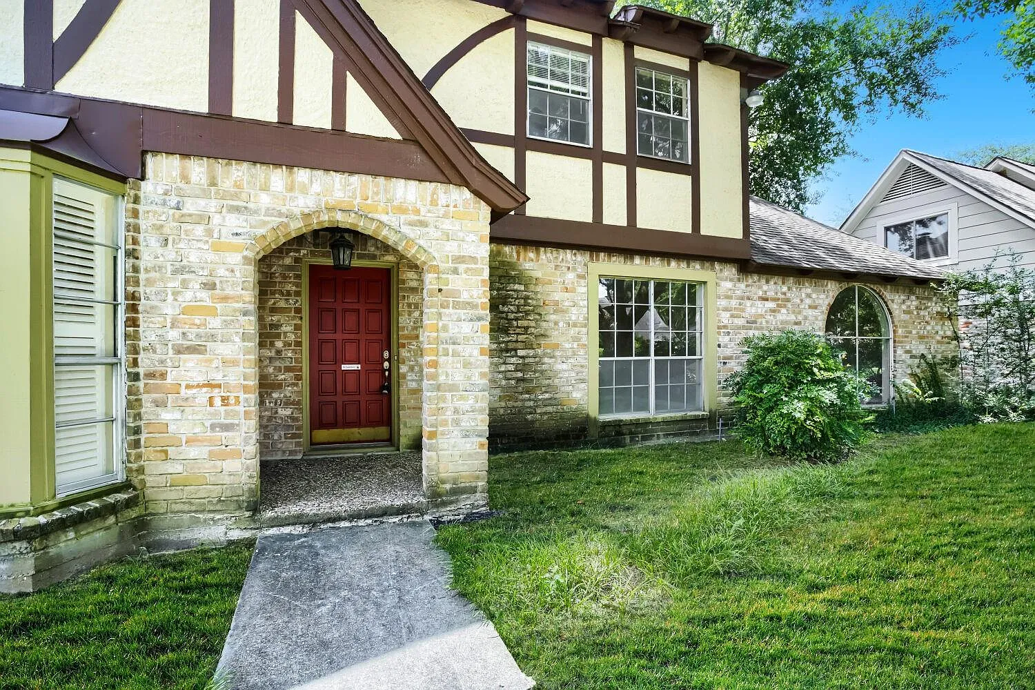 4 bed, 2.5 bath, 2774 sqft, $3,170 — Photo 1