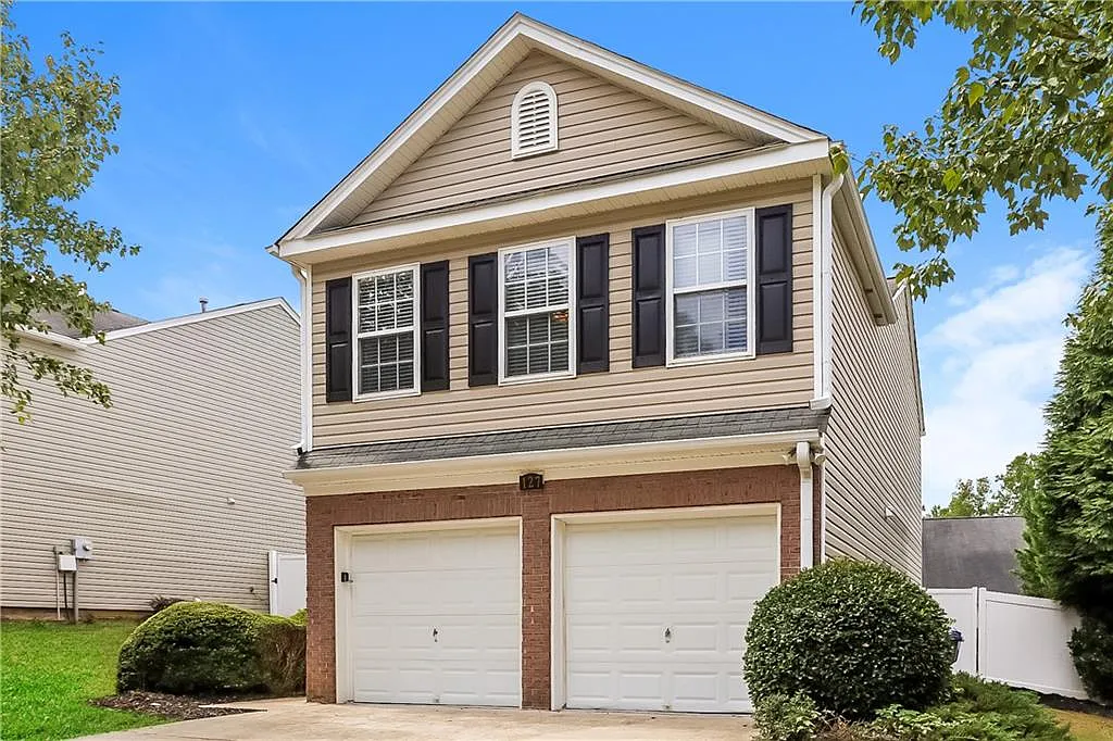 3 bed, 2.5 bath, 1360 sqft, $1,790 — Photo 2