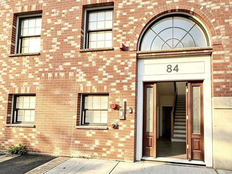 84 Chelsea St #1 — Photo 1