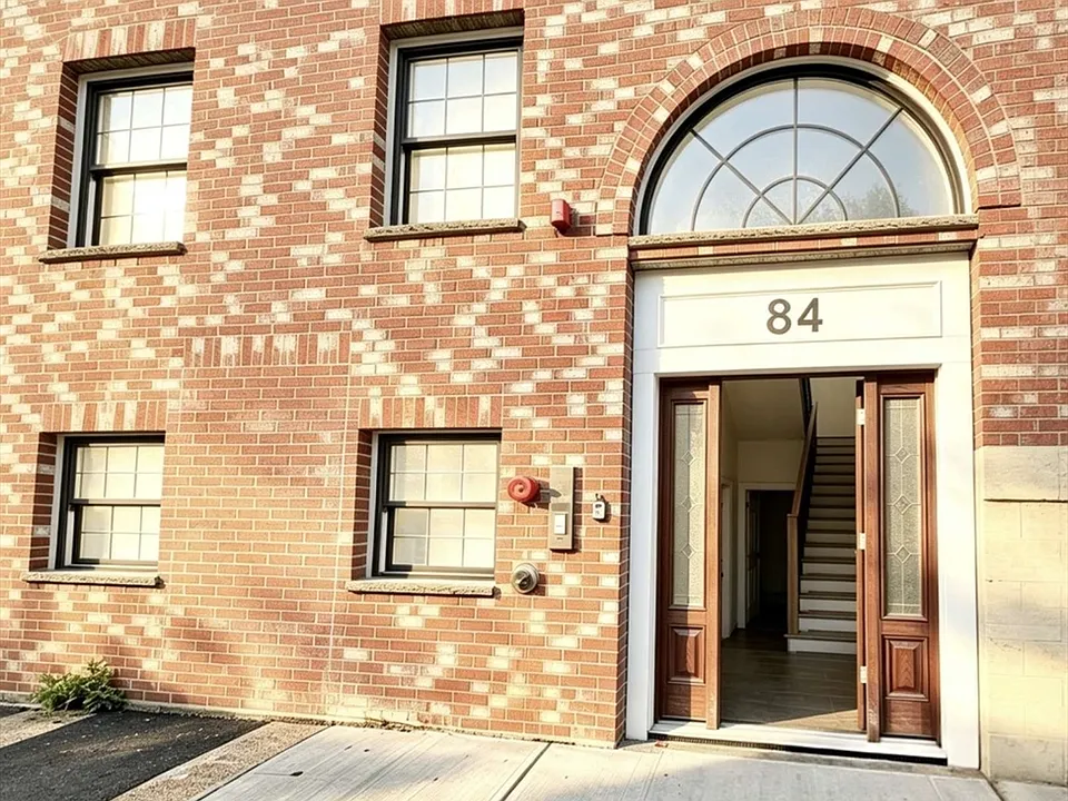84 Chelsea St #1