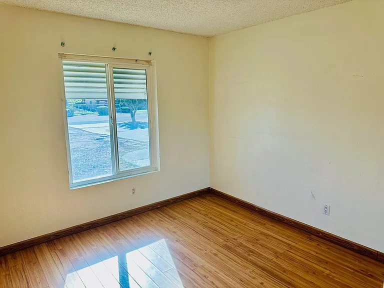 7578 Paisley Ave — Photo 8