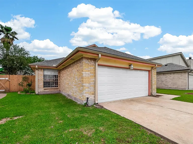 13431 Clarewood Dr — Photo 3