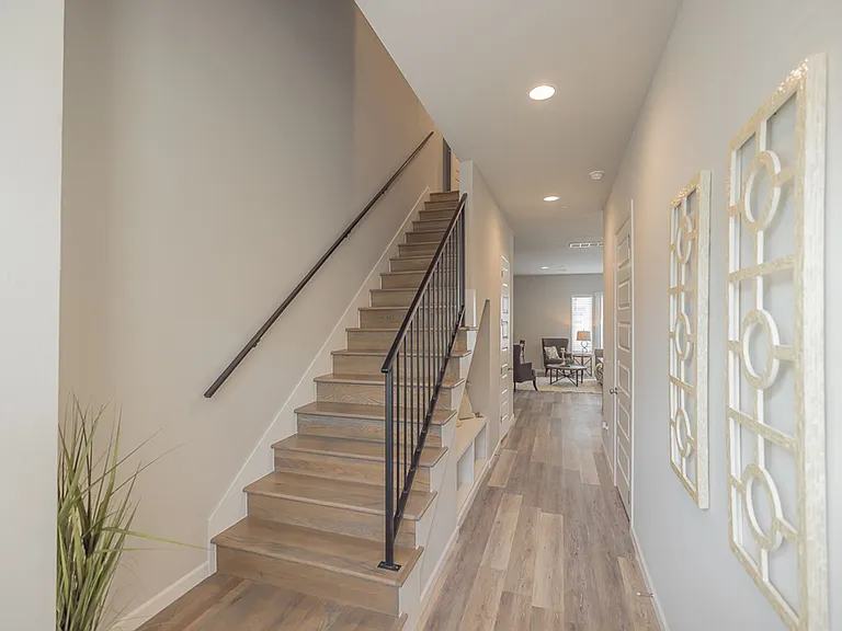 Oak Hill Townhomes: Now Offering First Month FREE! — Photo 2