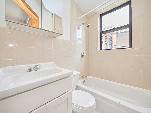 5th image of 501 1/2 W 43rd St APT 4W