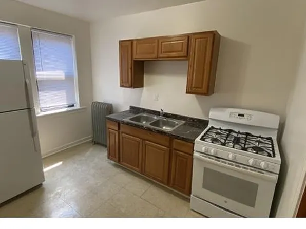 5573 W Monroe St #5B, Chicago, IL 60644