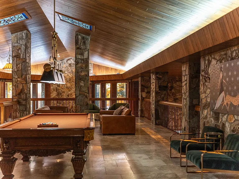 Building's Lounge