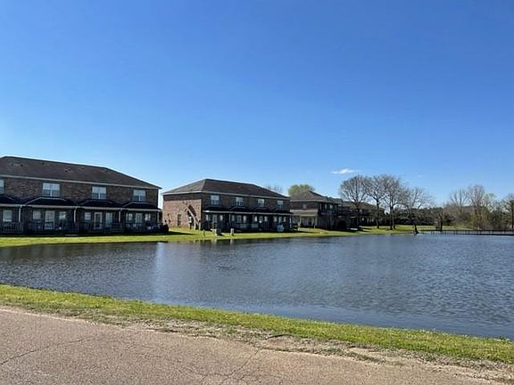3rd image of 30 Waterview Dr