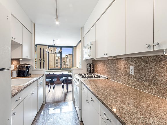 5th image of 115 E 87th St APT 14B