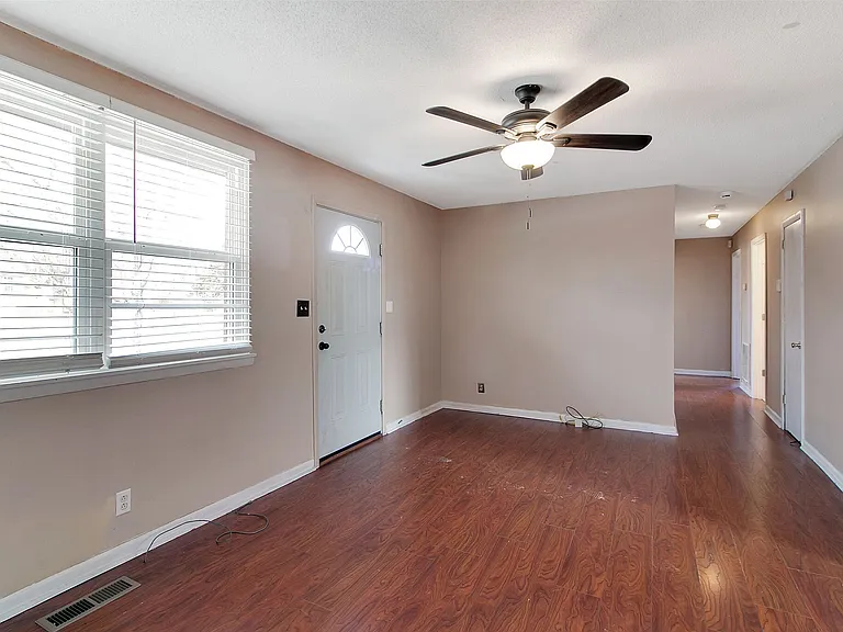 729 Welsey Dr — Photo 6