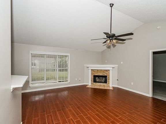5th image of 1923 Clairmont Dr