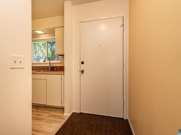 4th image of 823 N Bakehouse Ct