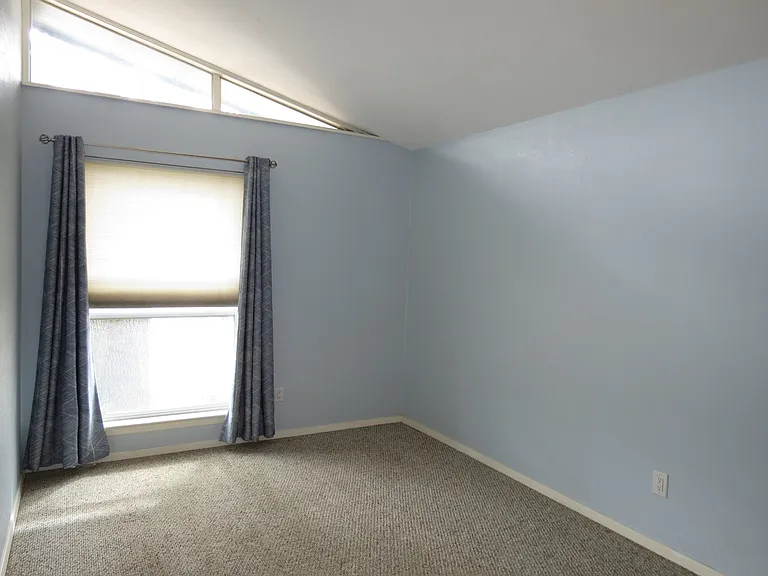 10505 Swallow Ln — Photo 13