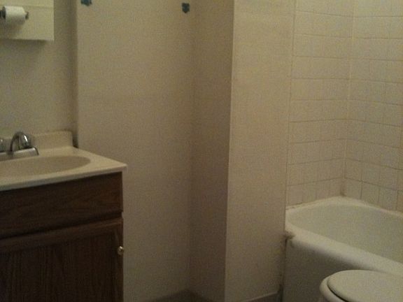 5th image of 1800 W Foster Ave