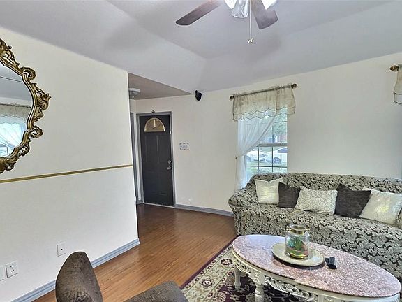 4th image of 718 Peach St