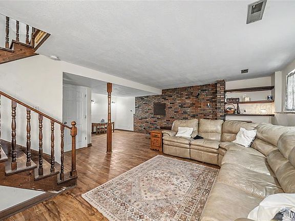 5th image of 58 Brownstone Ln