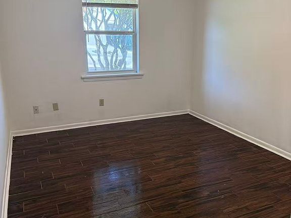 5th image of 3704 W Metairie Ave S