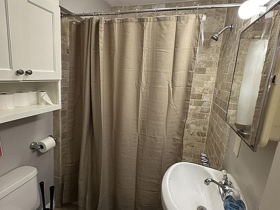 En suite private full bathroom