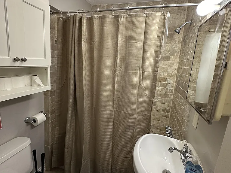 En suite private full bathroom