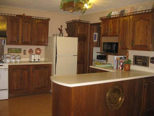3rd image of 102 Glenridge St