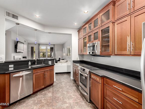 4th image of 15221 N CLUBGATE Drive #1088