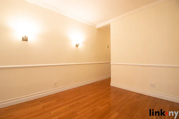 Rented by Link NY Realty | media 9